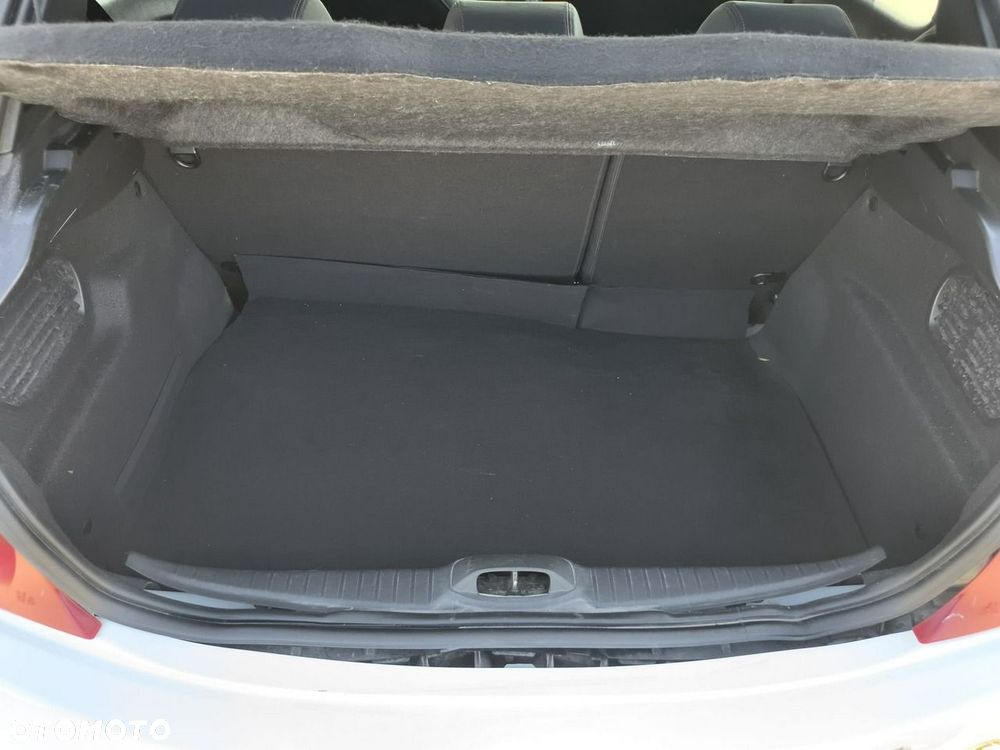 Peugeot 208 - 17