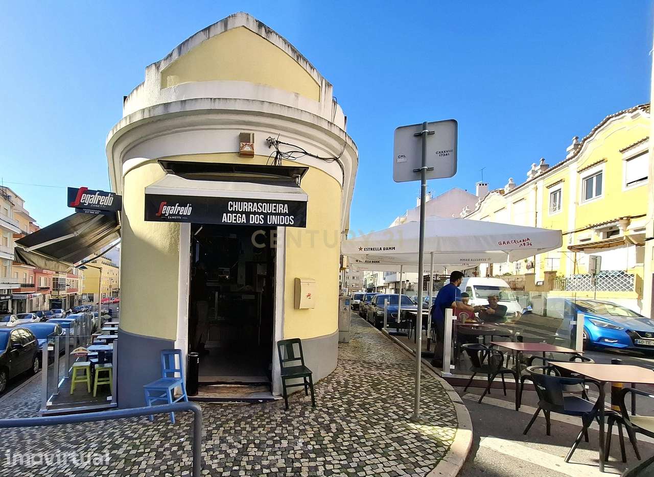 Churrasqueira restaurante com duas esplanadas, a funcionar há mais de - Grande imagem: 5/22