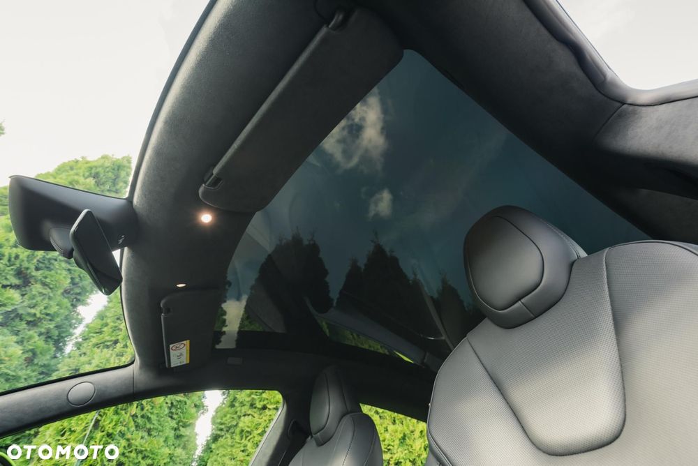 Tesla Model S - 32