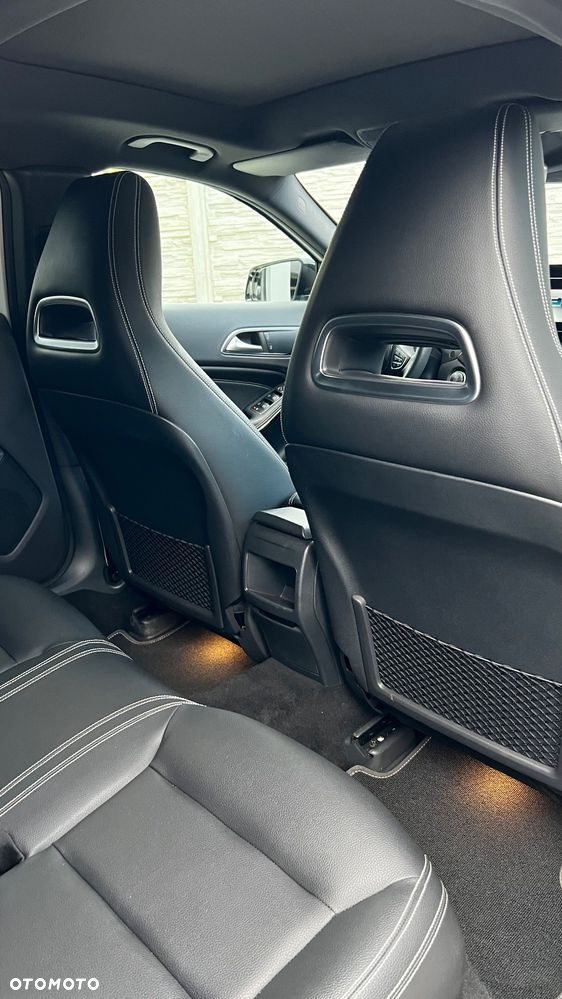 Mercedes-Benz GLA 200 7G-DCT AMG Line - 16