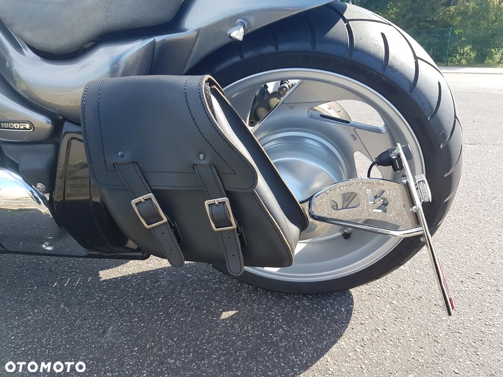 Suzuki Intruder - 7