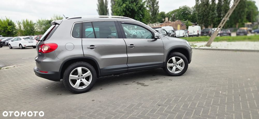 Volkswagen Tiguan 2.0 TDI DPF BlueMotion Technology Exclusive - 16