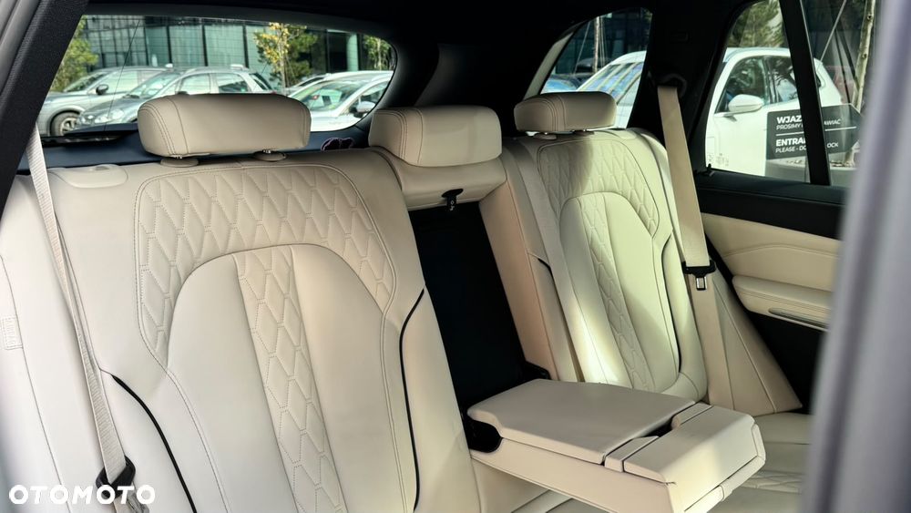 BMW X5 M M50i - 19