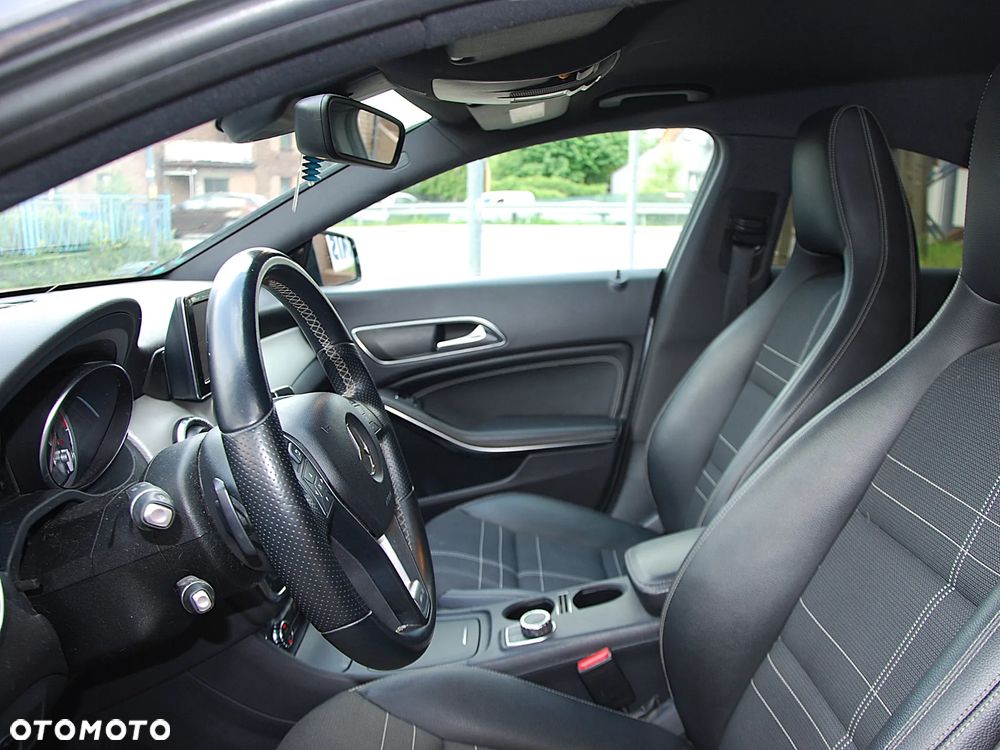 Mercedes-Benz CLA 220 CDI 7G-DCT AMG Line - 8