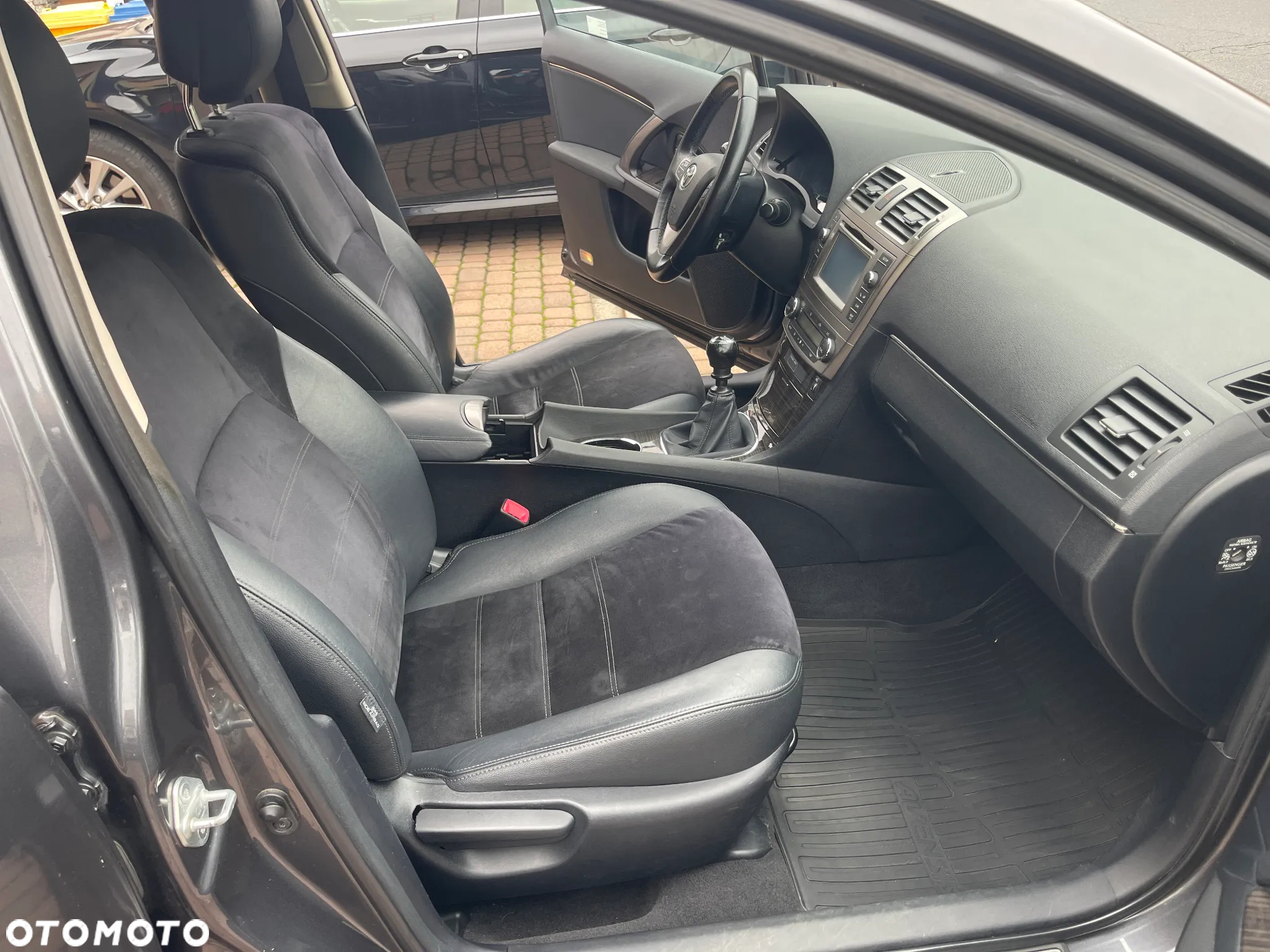 Toyota Avensis 2.0 D-4D Premium - 13