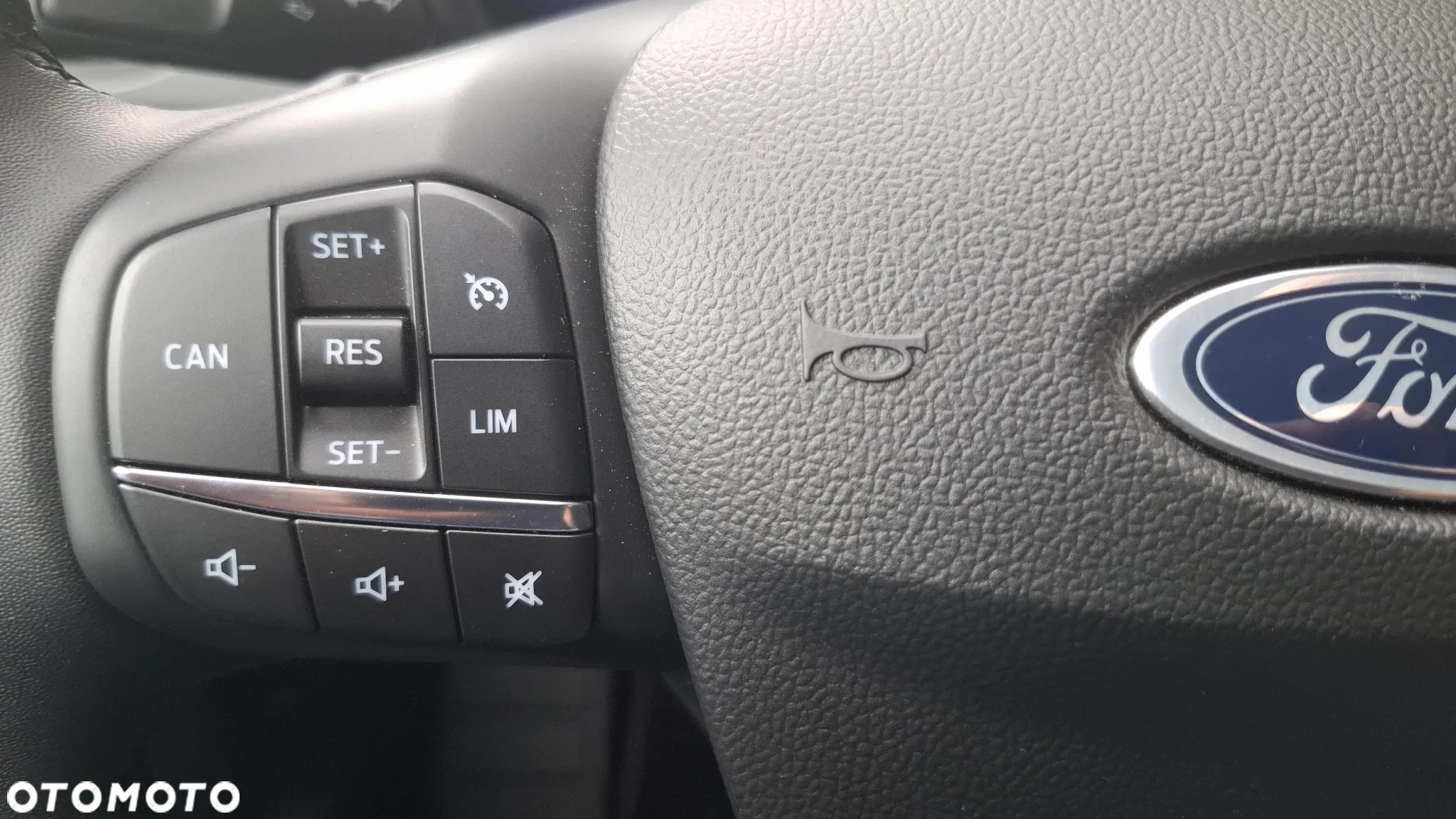 Ford Focus 1.0 EcoBoost Titanium X - 23