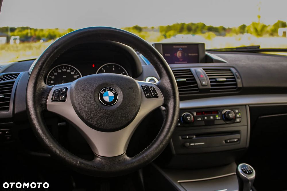 BMW Seria 1 120d DPF - 32