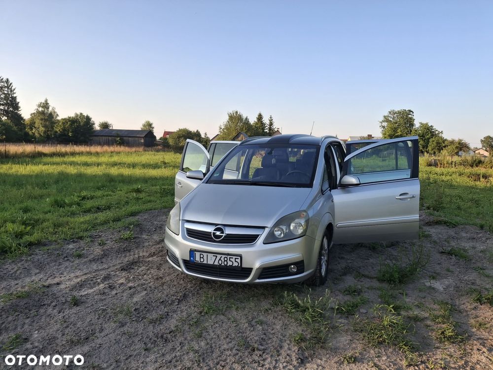 Opel Zafira 1.8 Cosmo - 1