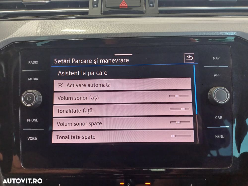 Volkswagen Passat Variant 2.0 TDI DSG Comfortline - 23
