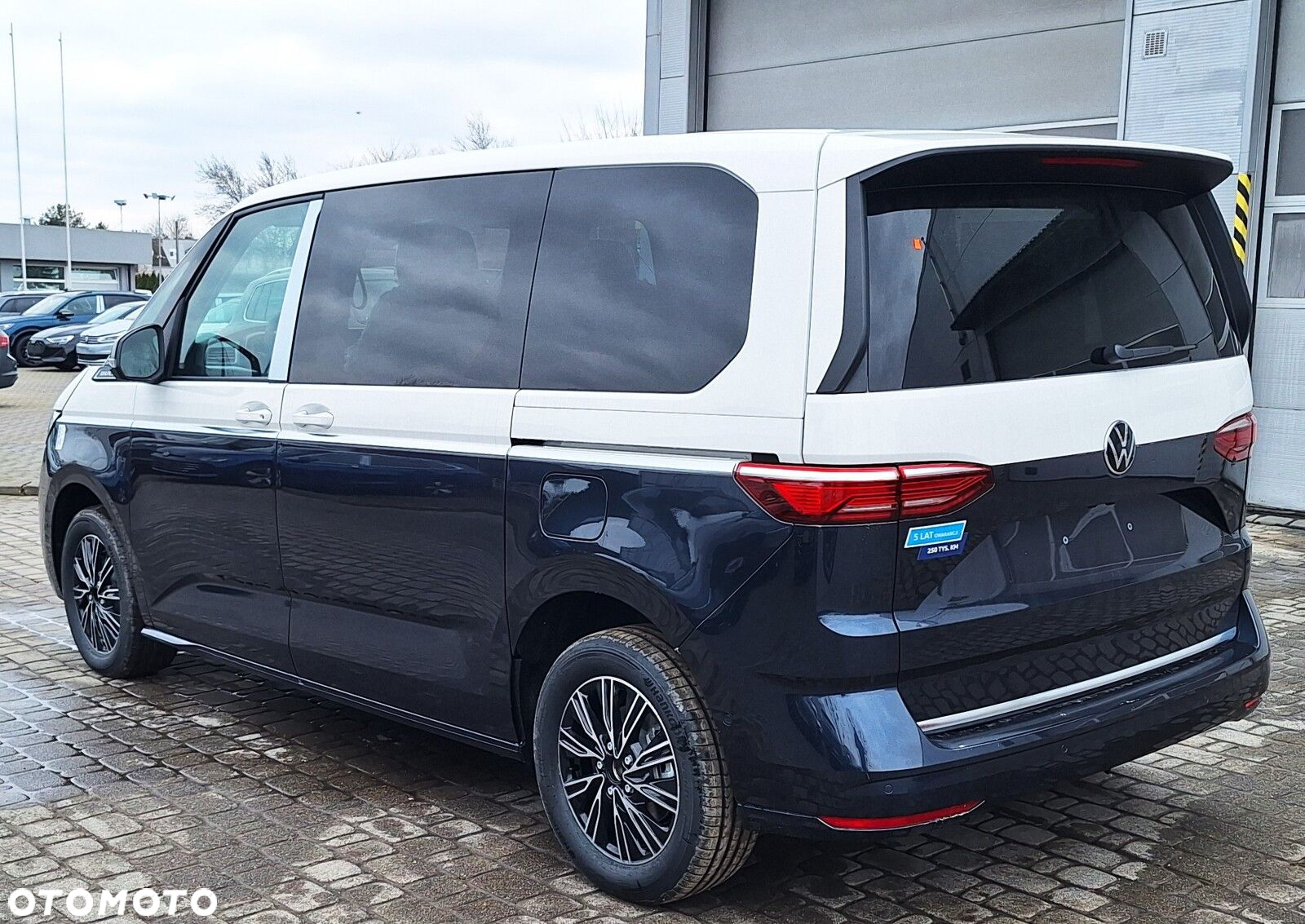 Volkswagen Multivan - 12