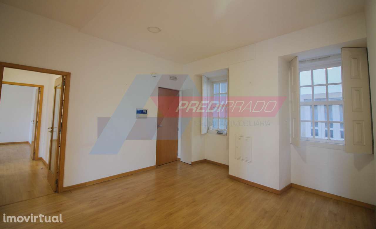 Excelente Escritório no centro de Barcelos! BAIXA DE PREÇO! - Grande imagem: 4/35