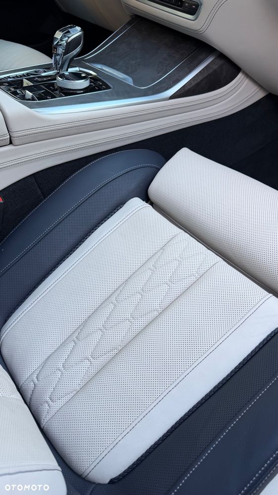 BMW X7 M50i sport - 12