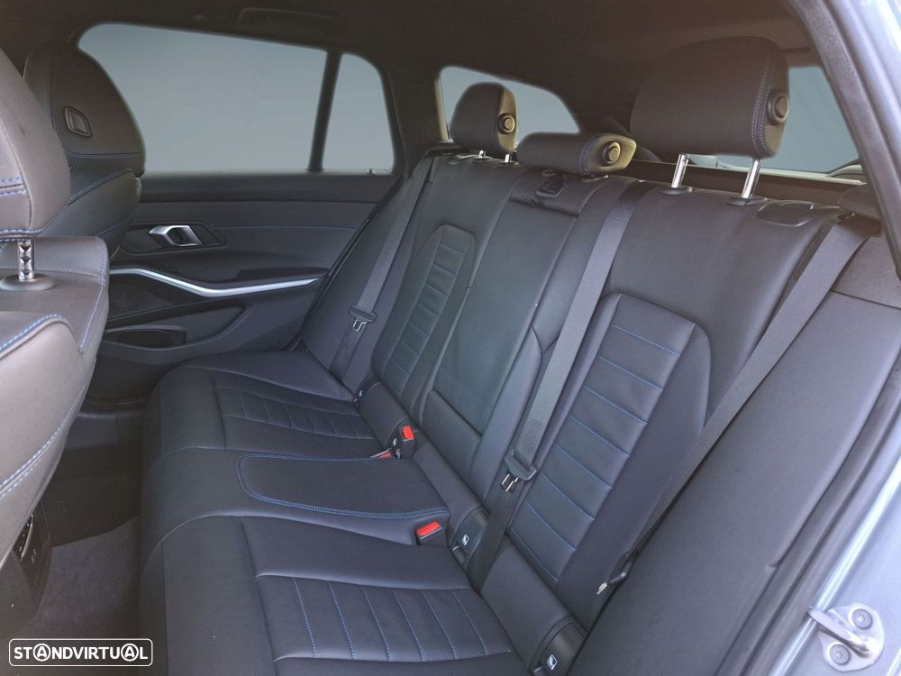BMW 320 d Pack Desportivo M Auto - 14