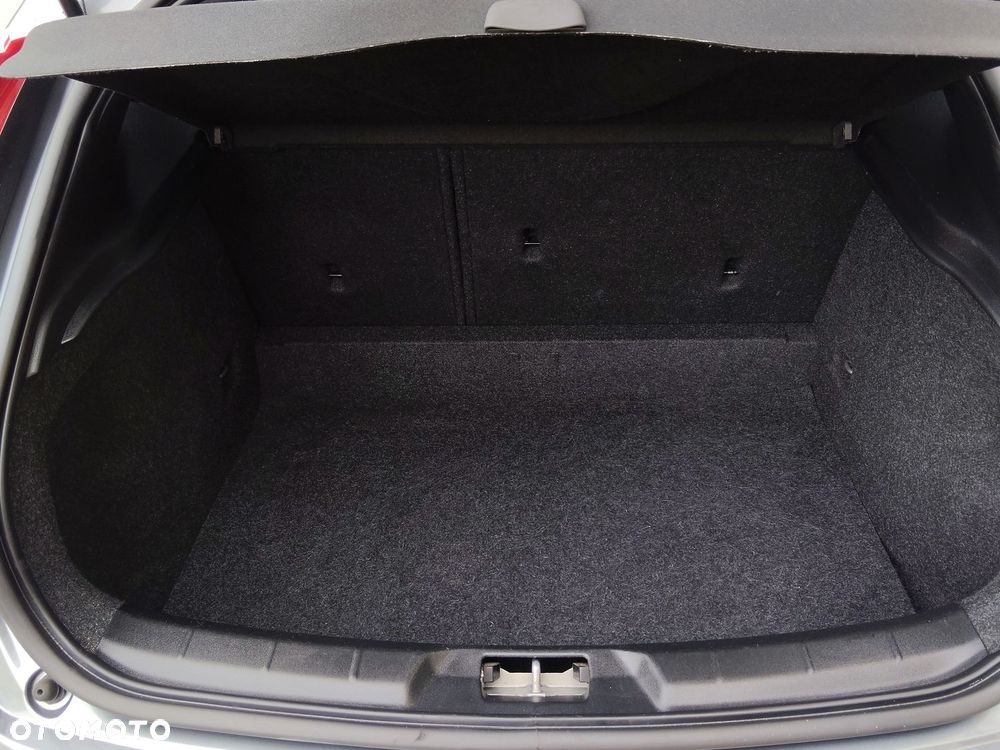 Volvo V40 T2 Momentum - 26