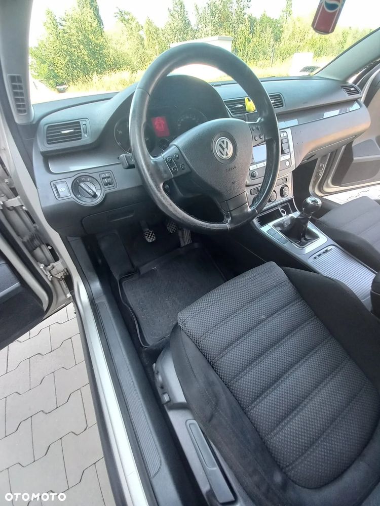 Volkswagen Passat 1.9 TDI DPF BlueMotion - 25