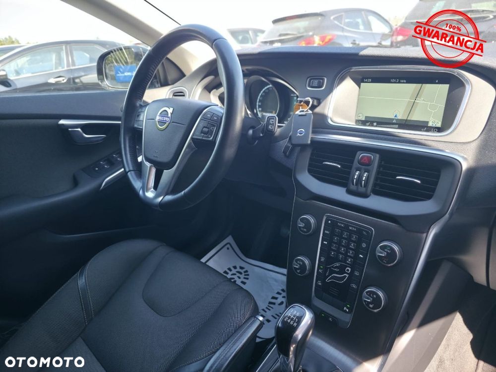 Volvo V40 - 25