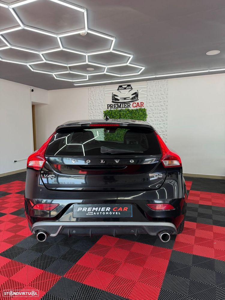 Volvo V40 2.0 D2 R-Design - 11
