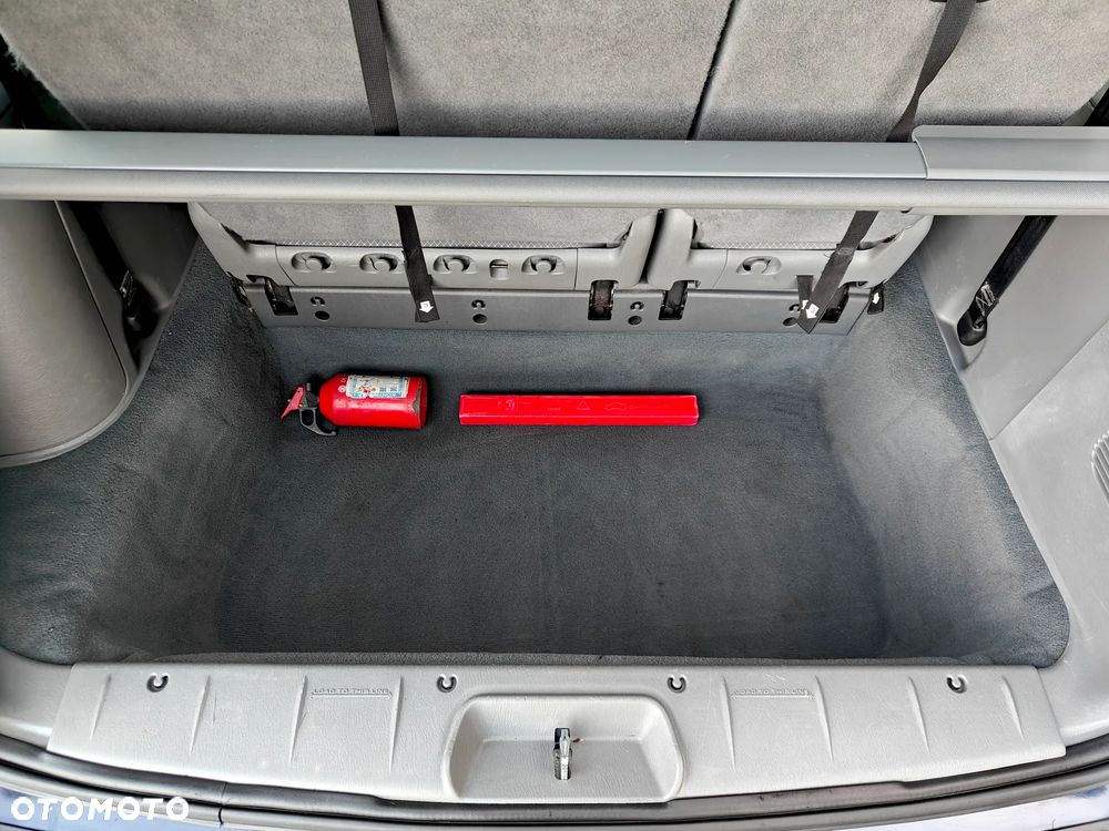 Chrysler Grand Voyager - 36