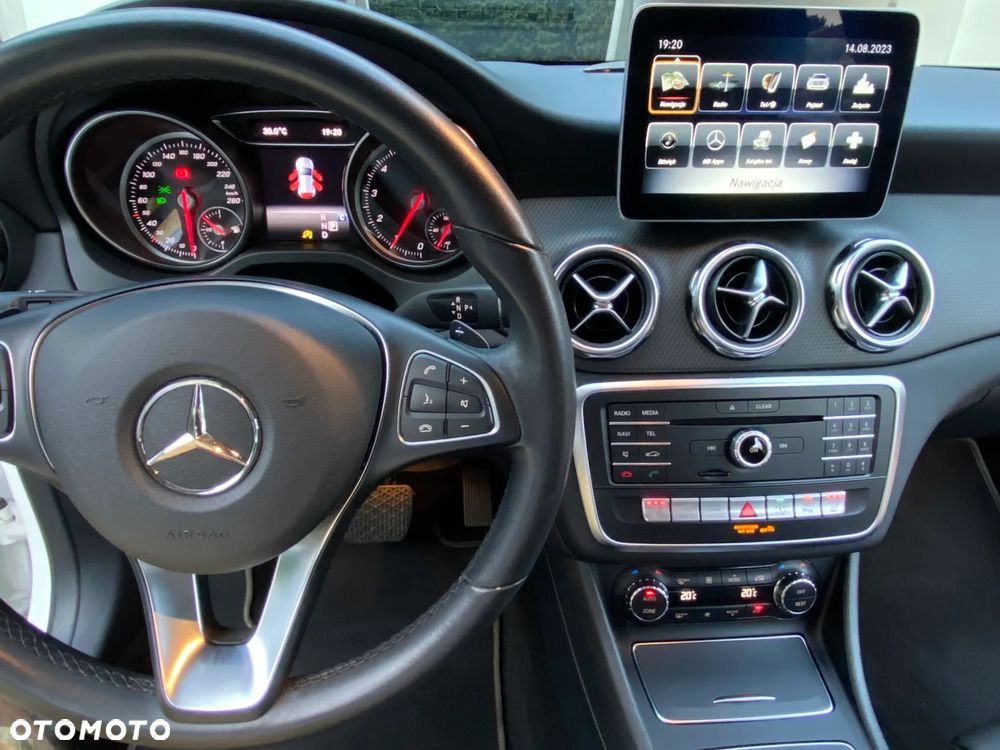 Mercedes-Benz GLA 200 7G-DCT AMG Line - 10