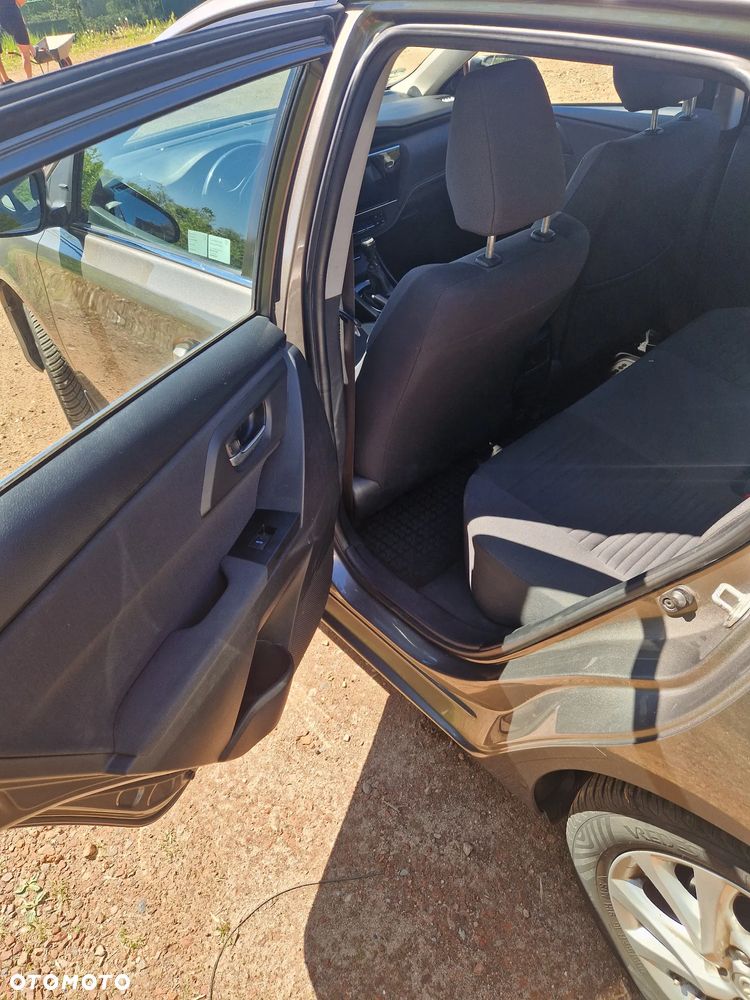 Toyota Auris 1.6 Premium - 14