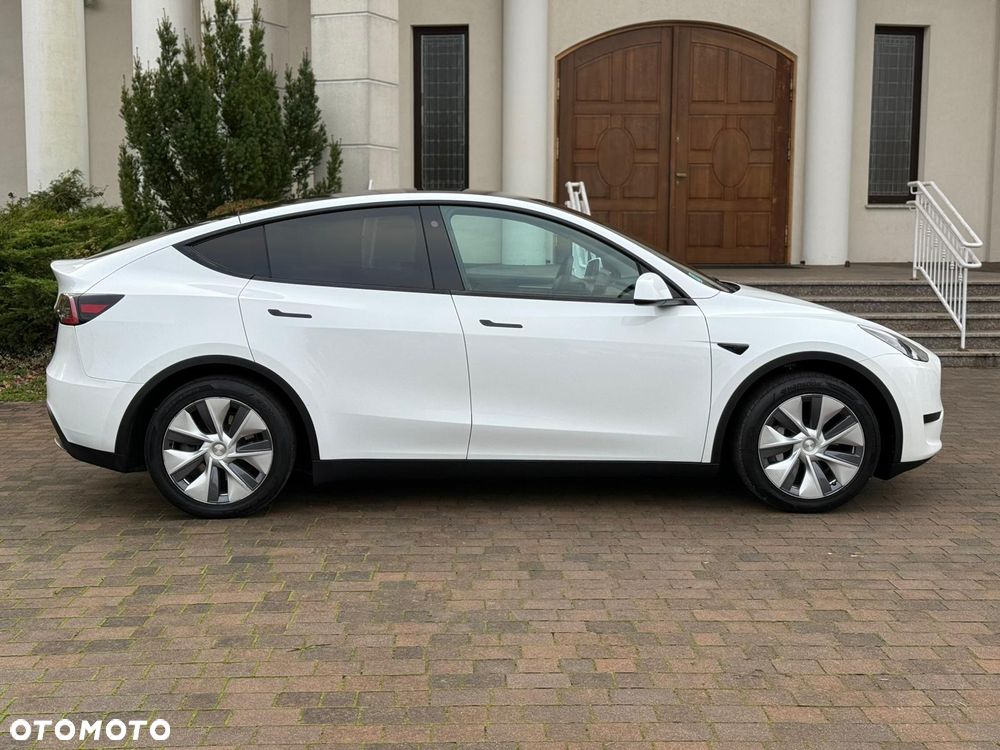 Tesla Y Standard - 2