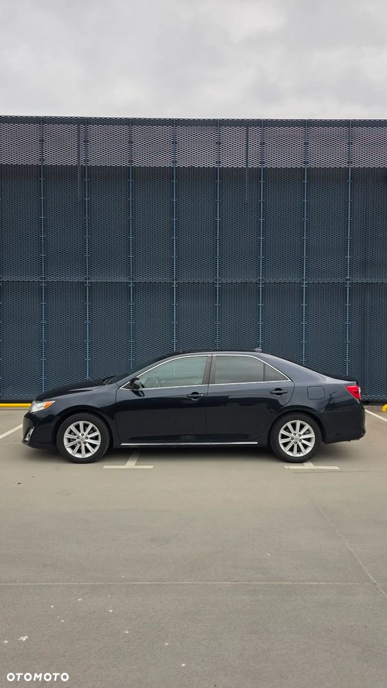 Toyota Camry - 4