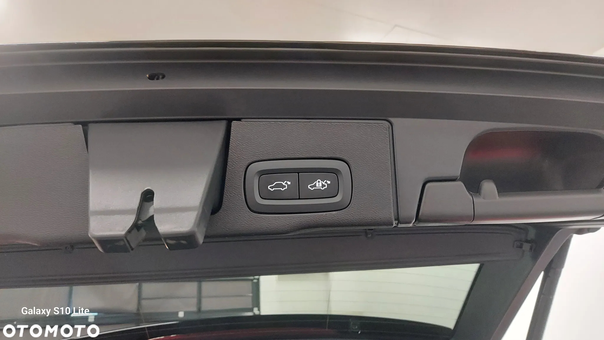 Volvo XC 60 B4 D AWD Plus Dark - 11