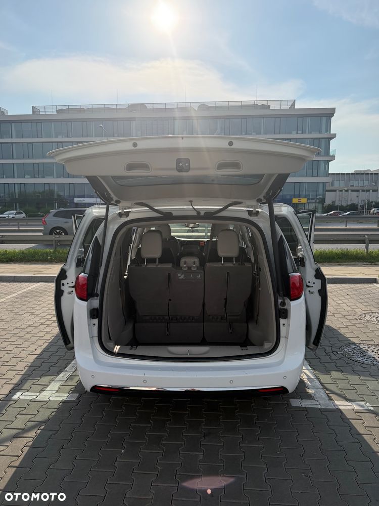 Chrysler Pacifica - 11