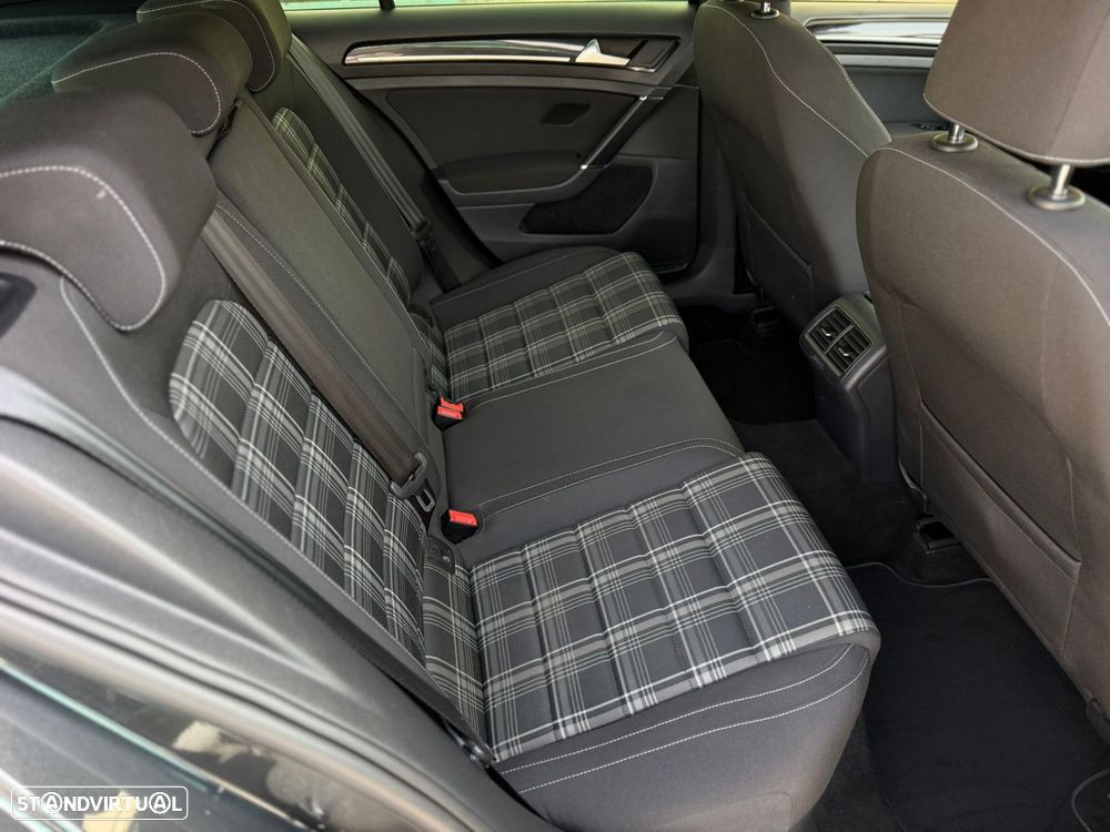 VW Golf 2.0 TDI GTD DSG - 45