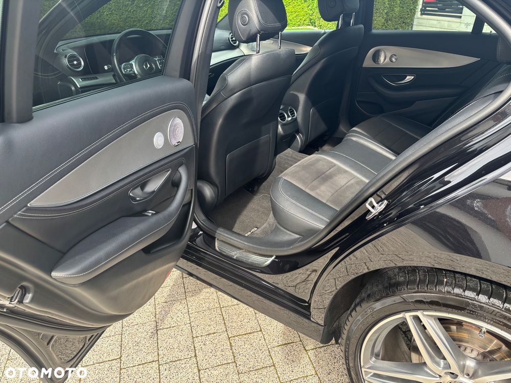 Mercedes-Benz Klasa E 220 d 4-Matic 9G-TRONIC - 11