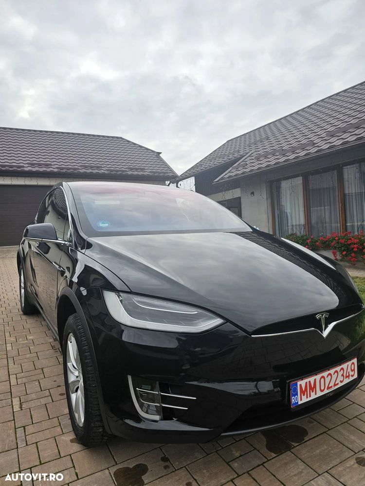 Tesla Model X - 5