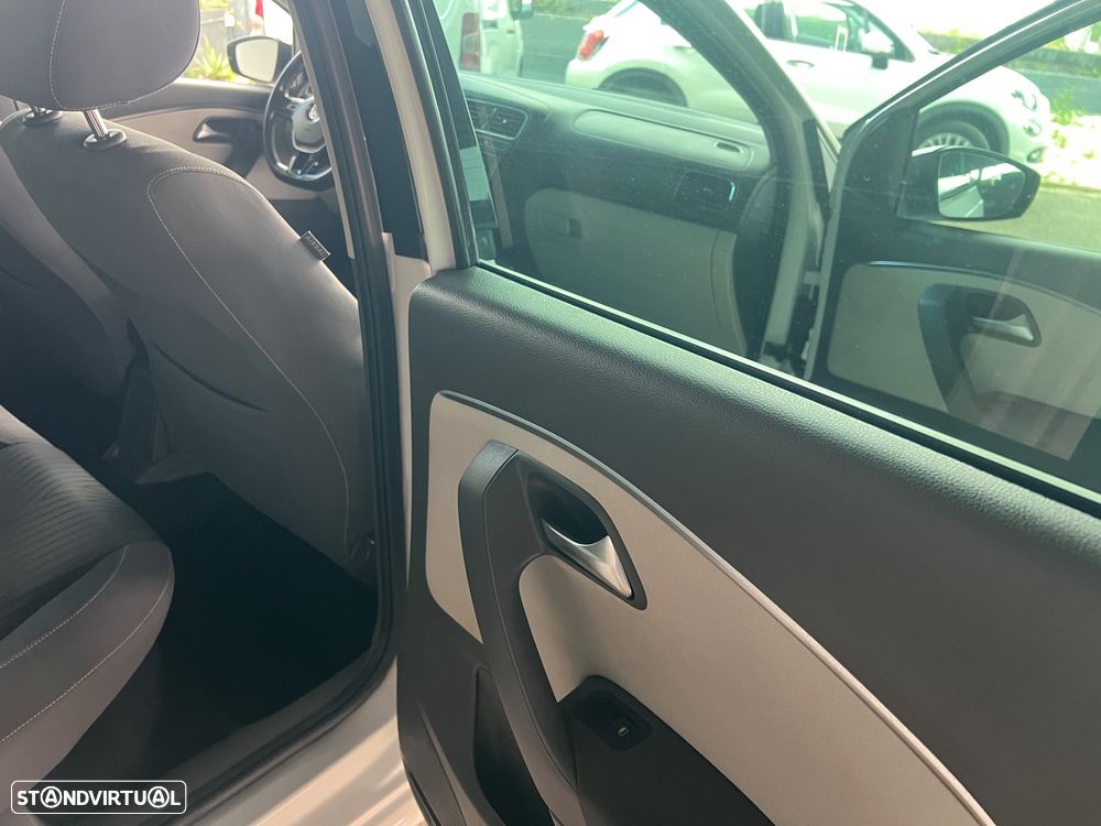 VW Polo 1.4 TDi (Blue Motion ) Highline - 19