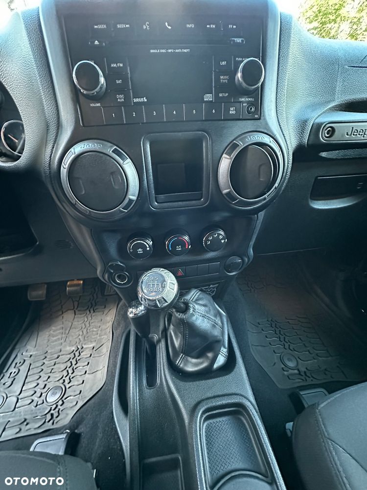 Jeep Wrangler - 10