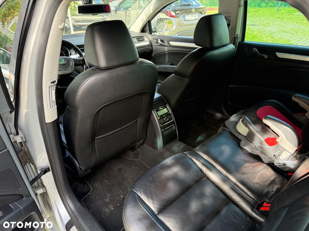 Skoda Superb 2.0 TDI Elegance DSG - 9