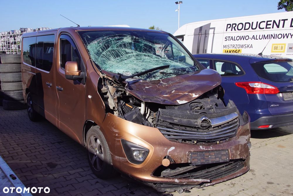 Auto na części - Opel Vivaro B 1.6 CDTI BiTurbo 146 KM R9M452 PF6050 L41R 2018R Silnik Skrzynia Drzwi Zderzak Błotnik Lampa Lusterko Klamka Szyba Deska Kokpit Sterownik Moduł Czujnik Licznik Wyświetlacz Panel Kierownica - 8