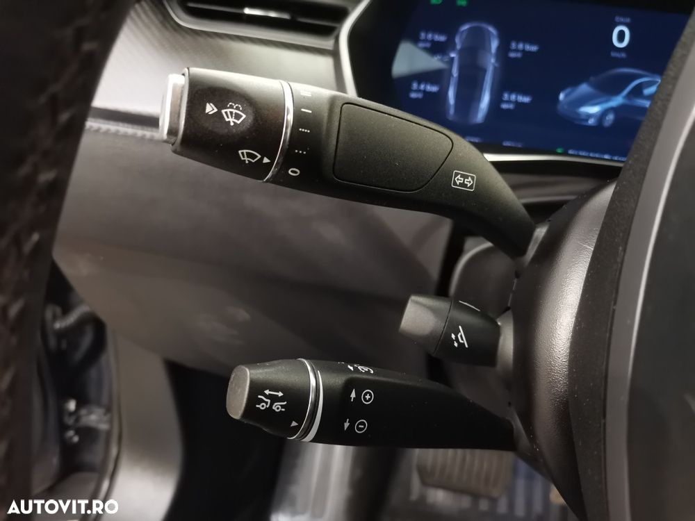 Tesla Model S - 15