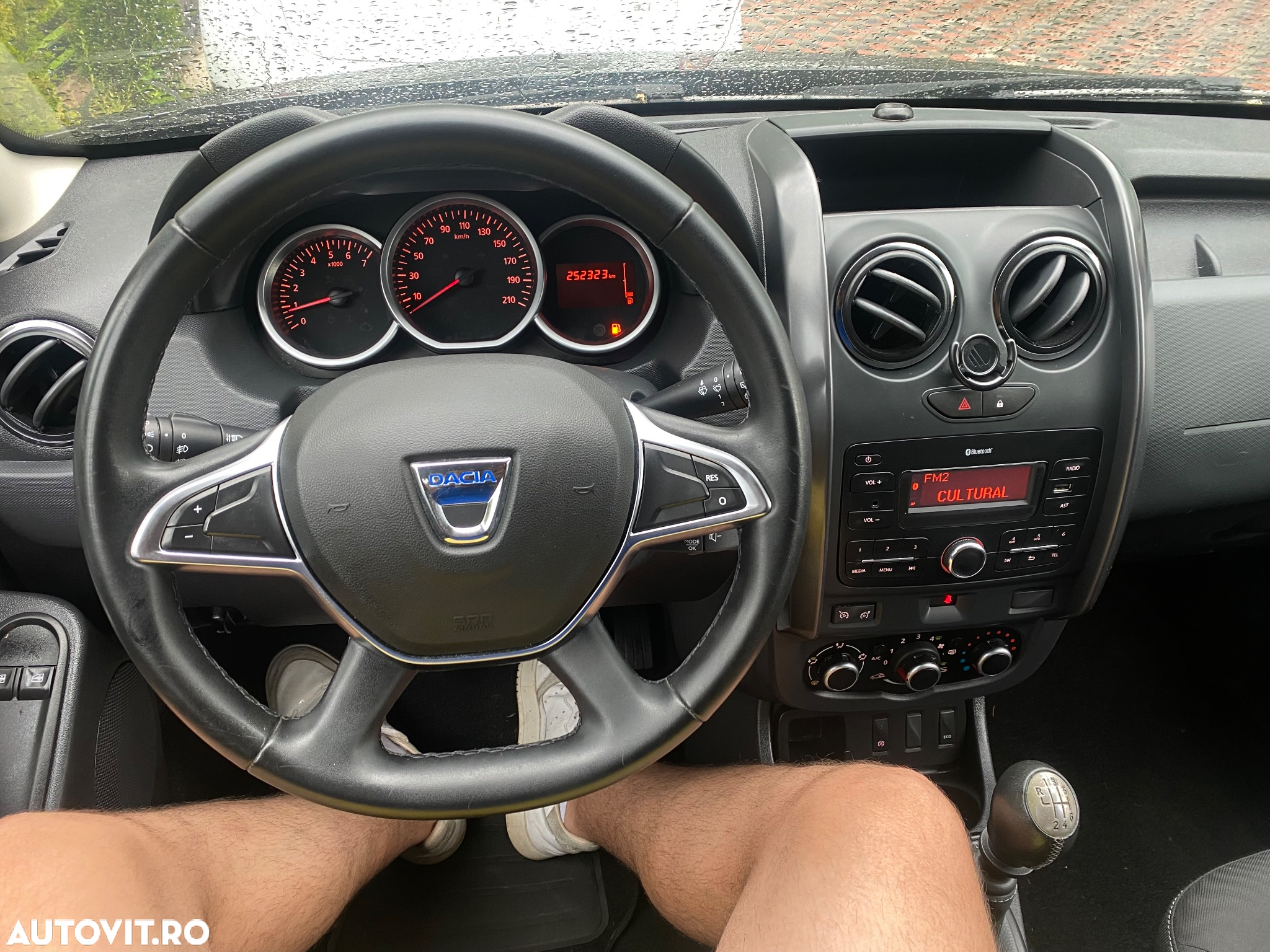 Dacia Duster 1.5 dCi 4x2 Laureate - 8