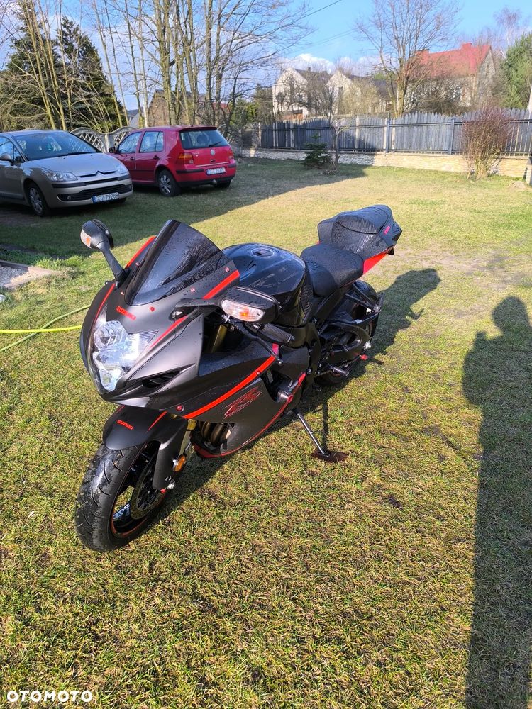 Suzuki GSX-R - 1