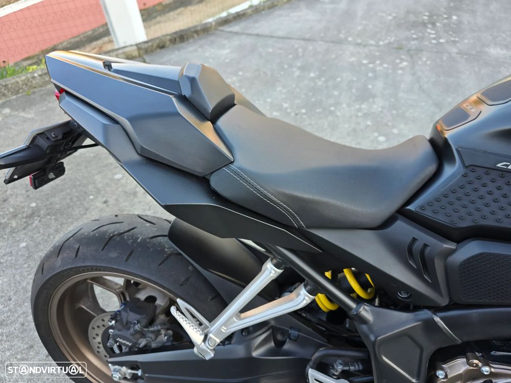 Honda CB R - 21