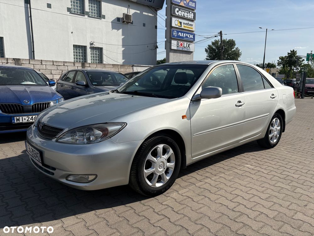 Toyota Camry - 2