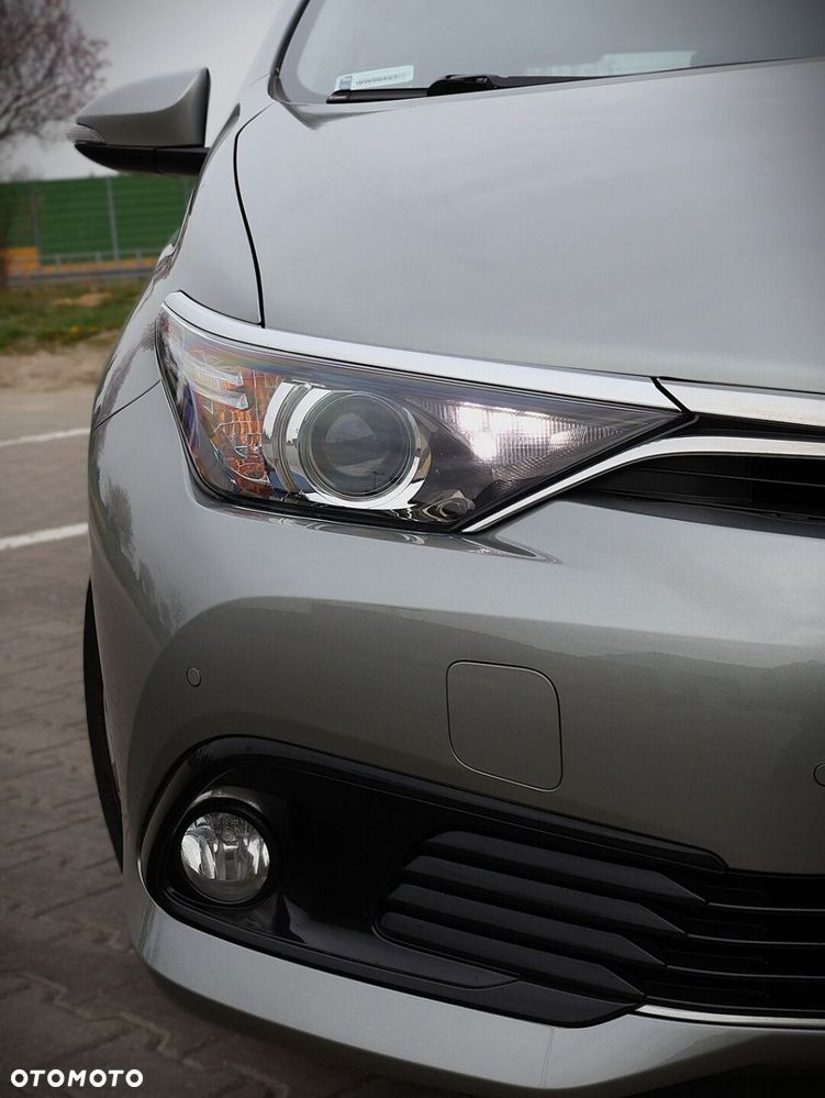 Toyota Auris 1.6 Premium Comfort - 7