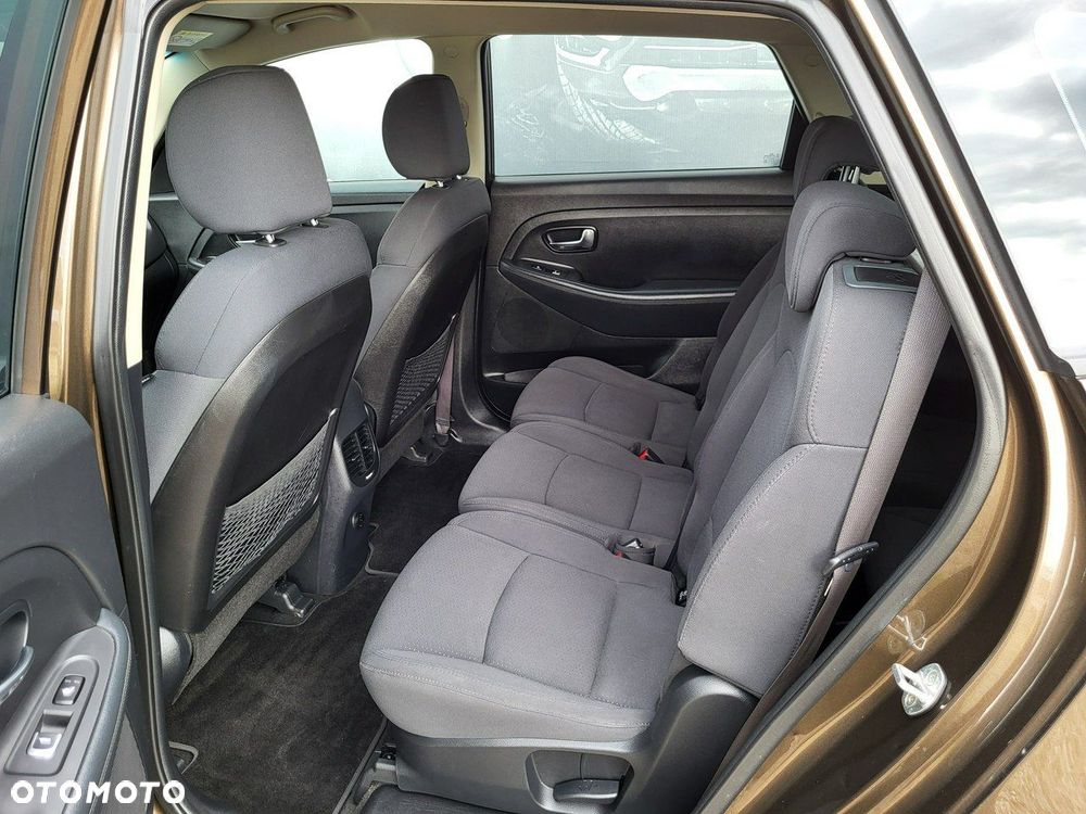 Kia Carens - 7