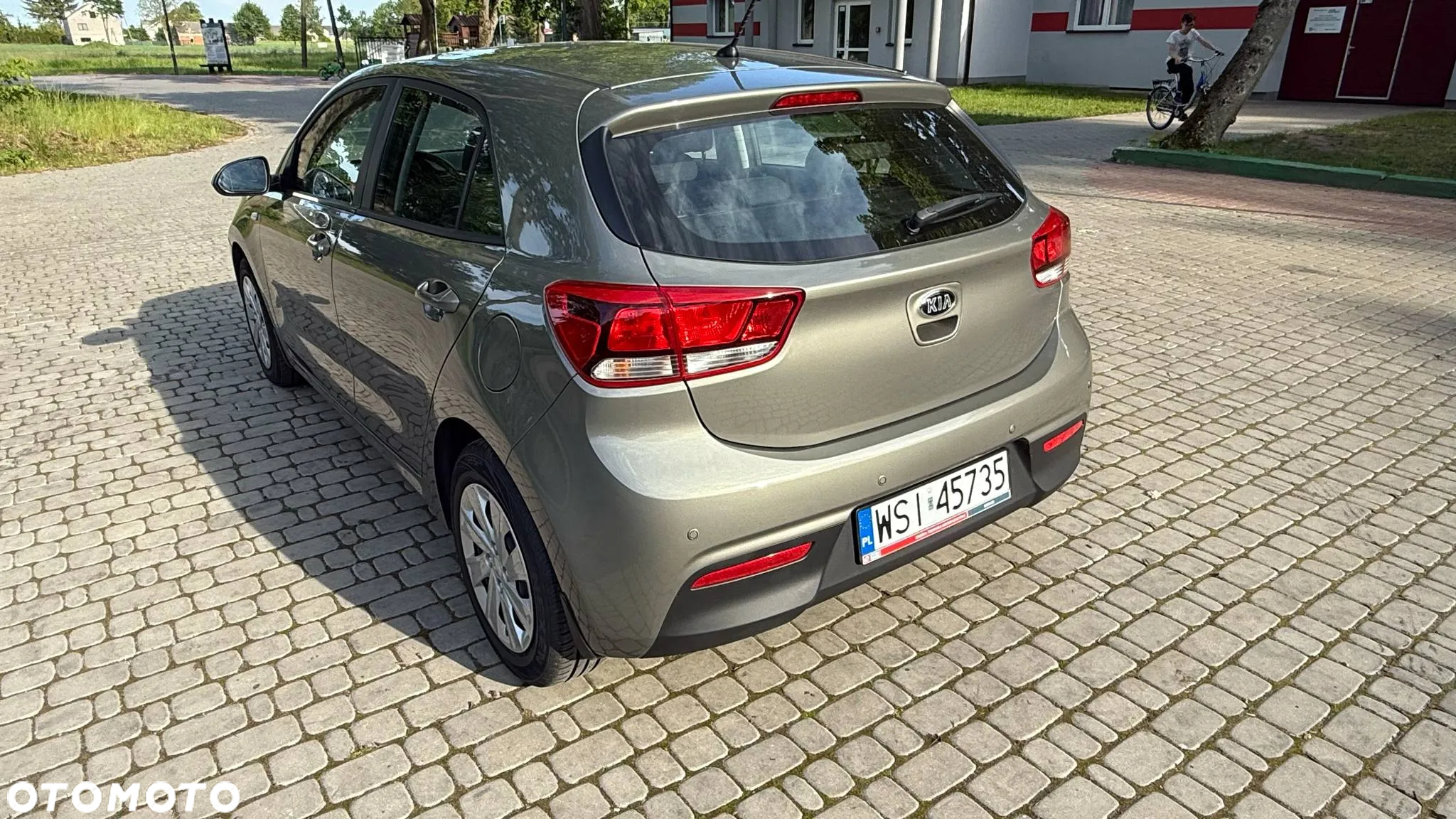 Kia Rio 1.2 L - 6