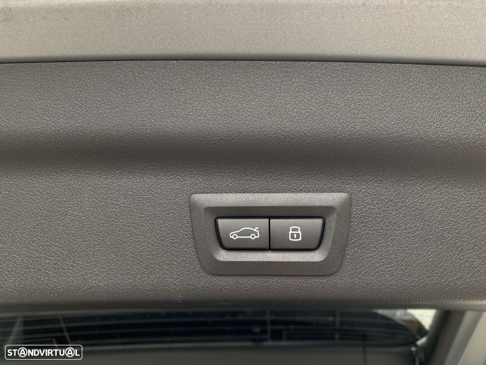 BMW iX1 eDrive20 Pack Desportivo M - 20