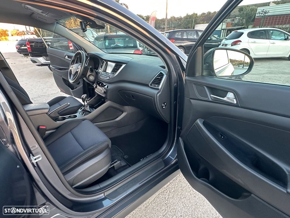 Hyundai Tucson 1.7 CRDi Executive - 32