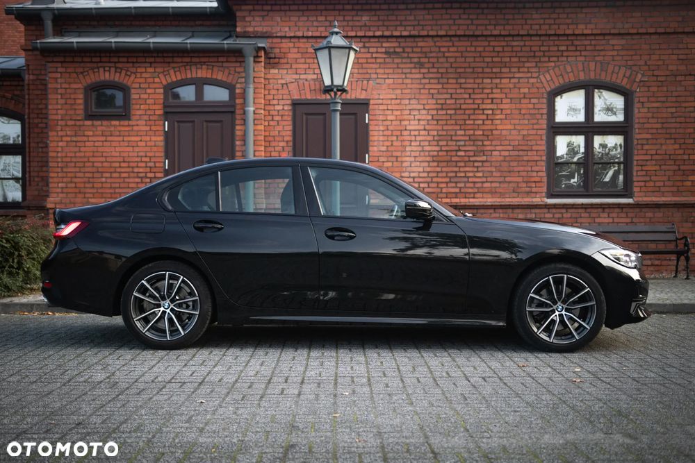 BMW Seria 3 330i xDrive Sport Line - 10