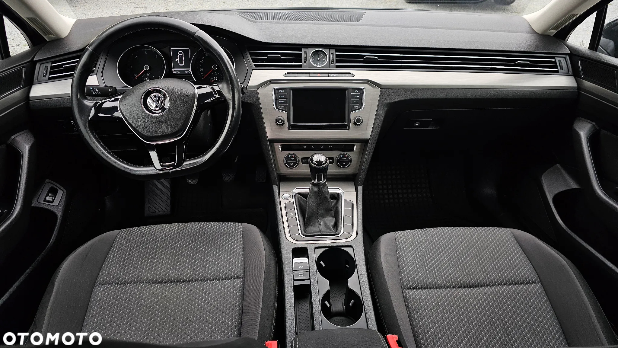 Volkswagen Passat 1.6 TDI BMT Comfortline - 10