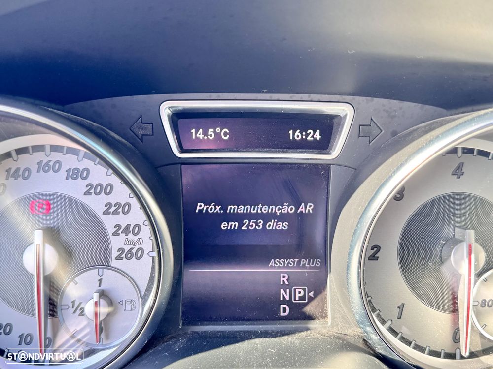 Mercedes-Benz GLA 220 d 4Matic 7G-DCT Urban - 15