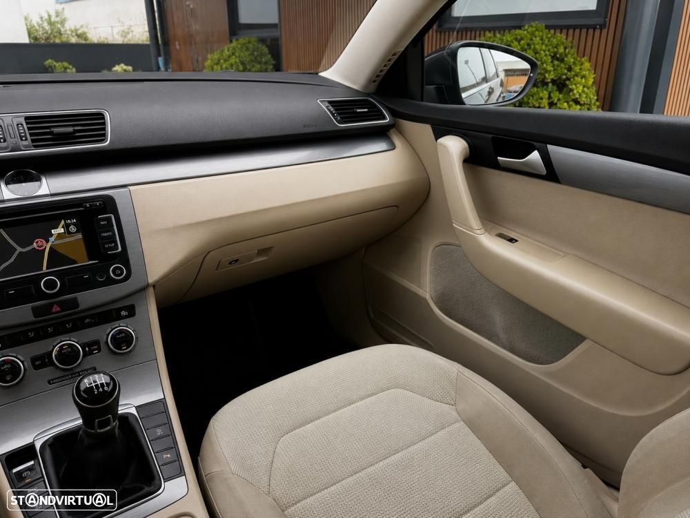 VW Passat Variant 2.0 TDI Confortline - 24