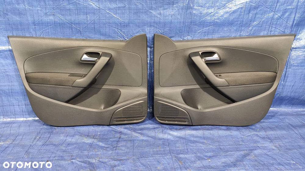 BOCZEK DRZWI TAPICERKA LEWY PRAWY PRZÓD KLAMKA WEWNĘTRZNA PANEL PRZEŁĄCZNIK SZYB VW POLO V 6R 5 DRZWI EUROPA - 1
